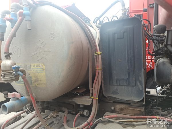 行情不好买新车太贵，这台440马力重汽T7H二手牵引车咋样？