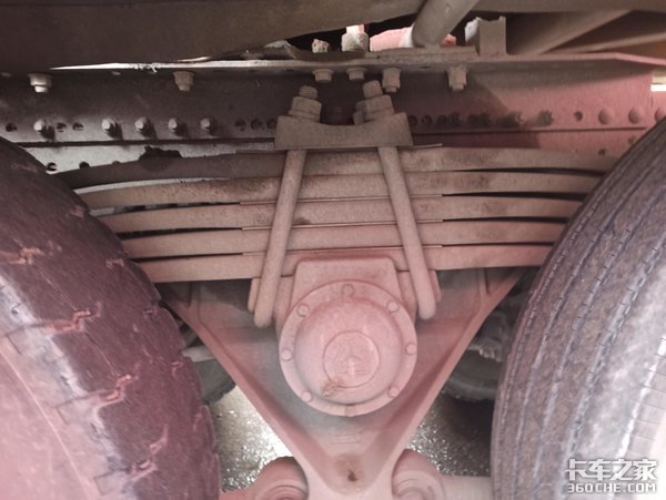 行情不好买新车太贵，这台440马力重汽T7H二手牵引车咋样？