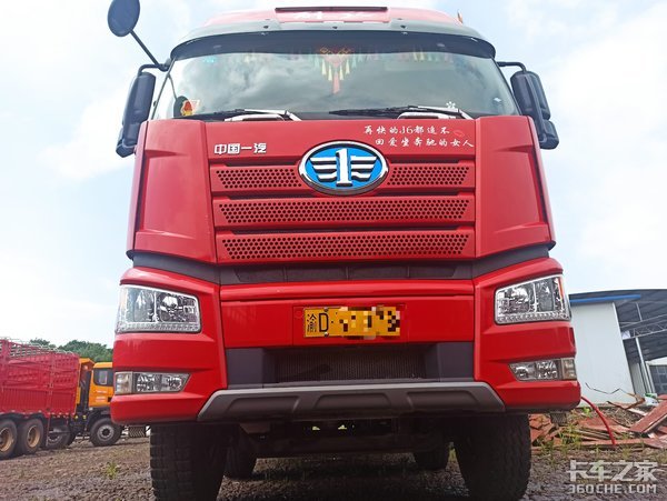 500马力+自卸车底盘，解放J6P 8X4载货车，干重活妥妥的