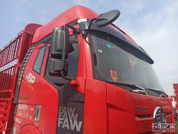 500马力+自卸车底盘，解放J6P 8X4载货车，干重活妥妥的