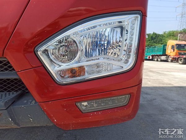 510马力福康+16挡采埃孚，实拍挂奔驰标的福田欧曼牵引车