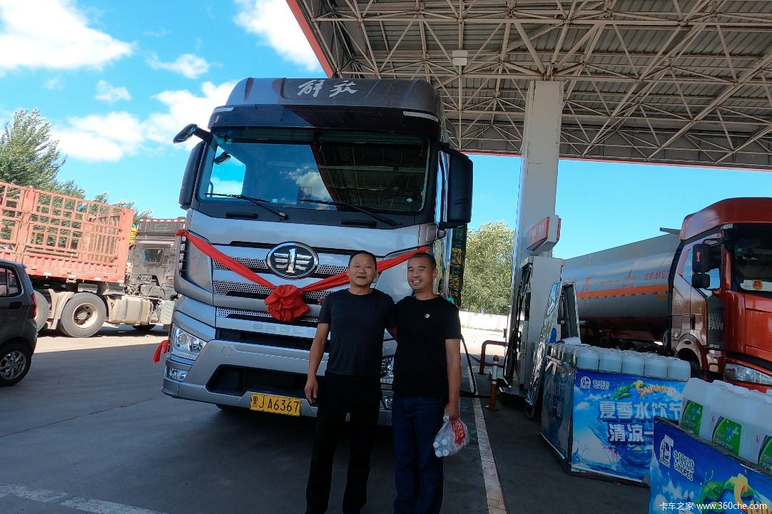 第一趟活火车司机孙刚的慈善之行图片列表