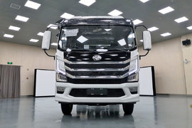 大胆外观设计+国六180马力 上汽跃进再出新中卡车型