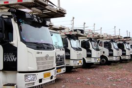 轿运企业换装300台解放铂威J6L！是什么原因让员工到老板都选它？