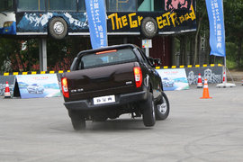 见过车轮能离地的工具型皮卡吗?请求起飞! 极限试驾体验江铃新宝典