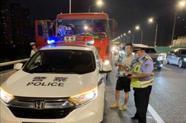 武汉交警深夜蹲守白沙洲长江大桥 只为查清楚这件事