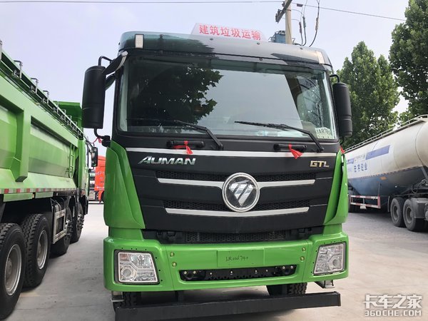 福田欧曼8X4自卸车 建筑垃圾运输专用