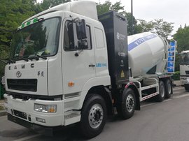 6分钟换完电池,1小时就能充满电,实拍华菱8x4纯电动搅拌车