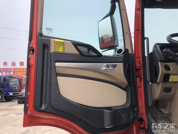 四点悬浮驾驶室,宽体双卧铺,重汽TX5:载货车也可以很舒服