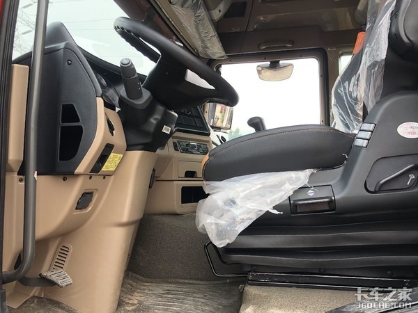 四点悬浮驾驶室,宽体双卧铺,重汽TX5:载货车也可以很舒服