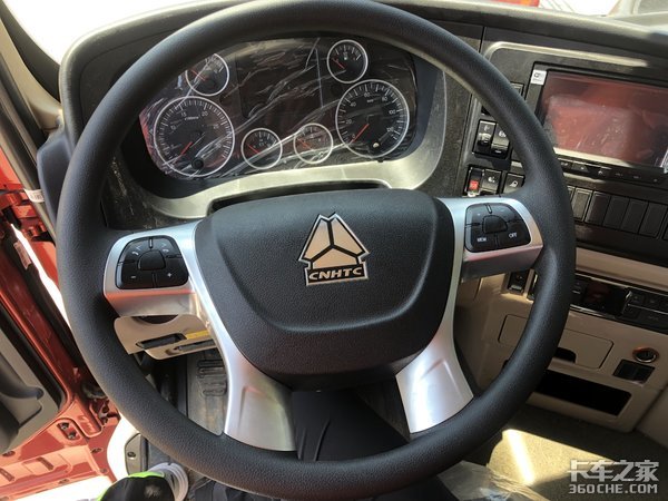 四点悬浮驾驶室,宽体双卧铺,重汽TX5:载货车也可以很舒服