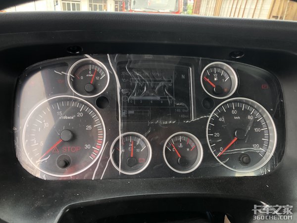 四点悬浮驾驶室,宽体双卧铺,重汽TX5:载货车也可以很舒服