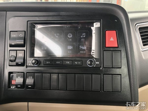 四点悬浮驾驶室,宽体双卧铺,重汽TX5:载货车也可以很舒服