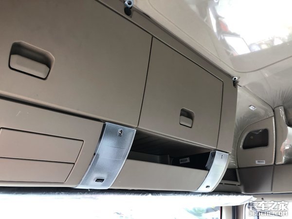 四点悬浮驾驶室,宽体双卧铺,重汽TX5:载货车也可以很舒服