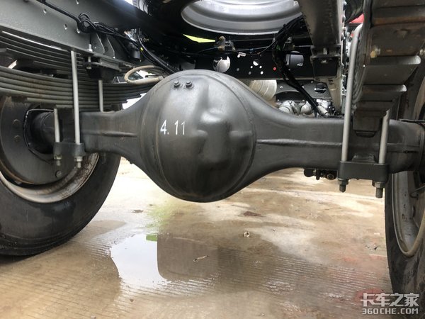 四点悬浮驾驶室,宽体双卧铺,重汽TX5:载货车也可以很舒服