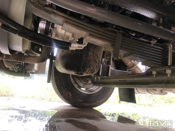 四点悬浮驾驶室,宽体双卧铺,重汽TX5:载货车也可以很舒服