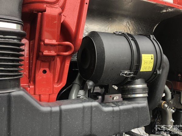 四点悬浮驾驶室,宽体双卧铺,重汽TX5:载货车也可以很舒服