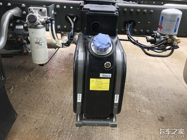 四点悬浮驾驶室,宽体双卧铺,重汽TX5:载货车也可以很舒服