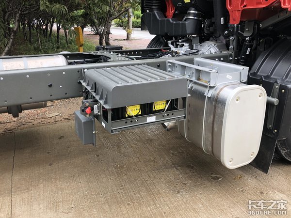 四点悬浮驾驶室,宽体双卧铺,重汽TX5:载货车也可以很舒服