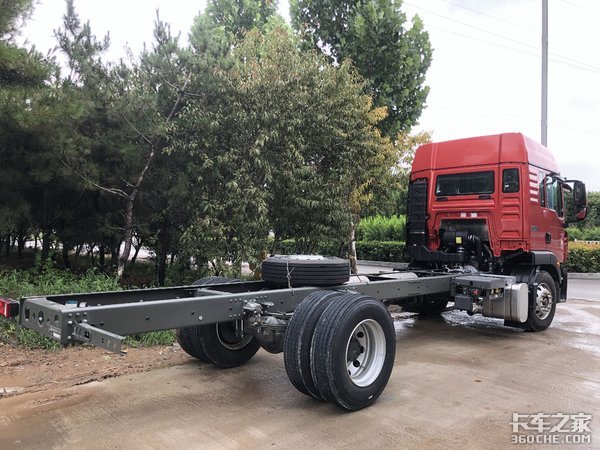 四点悬浮驾驶室,宽体双卧铺,重汽TX5:载货车也可以很舒服