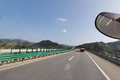 高速公路弯道多 原来是为司机安全着想