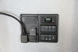 重汽黄河新车内饰再曝光 氛围灯+卧铺操作面板 躺在卧铺上就可以控制