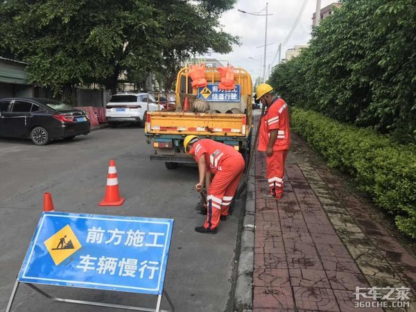开市政车挣钱虽少 但每天都能平安回家