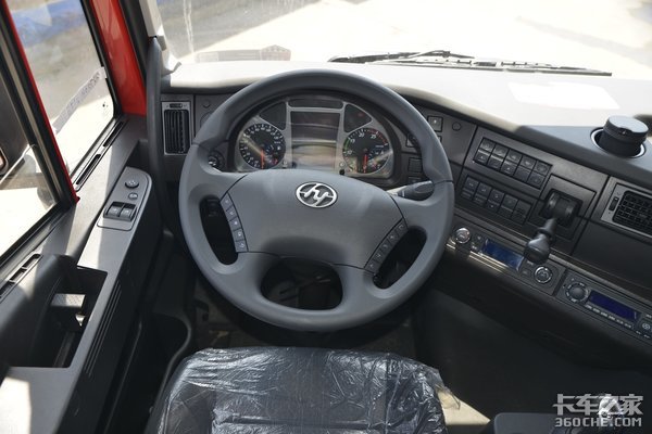 车市速看:上菲红430+采埃孚AMT直接挡 红岩杰狮C500适合平原标载