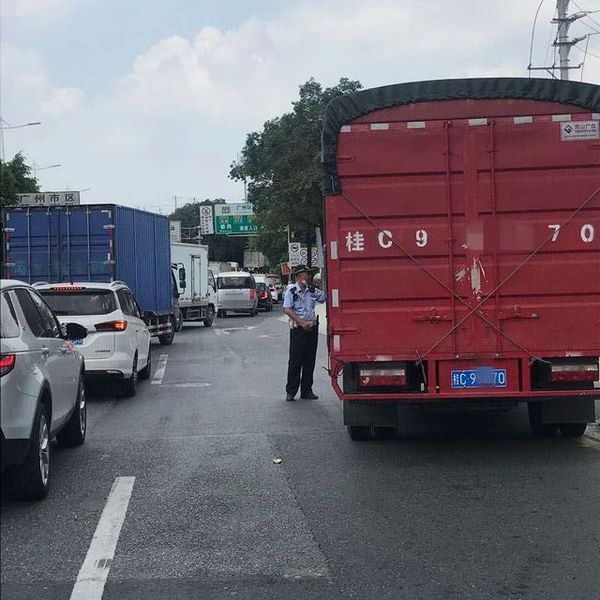 广东围剿轻型货车“大吨小标”！蓝牌轻卡治理别成了“喊口号”广州逢五严查 4.2米超载抓住就6分2000