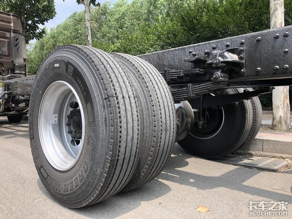 想要马力大又舒适的载货车 解放JH6咋样