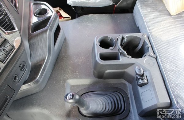 想要马力大又舒适的载货车 解放JH6咋样