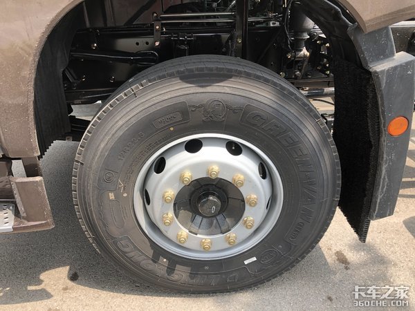 想要马力大又舒适的载货车 解放JH6咋样