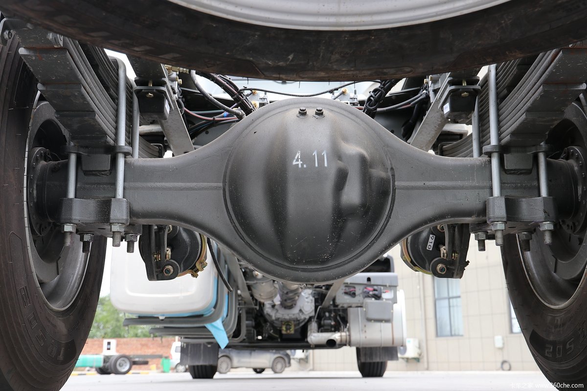 底盘价208万汕德卡大单桥快递车图解图片列表