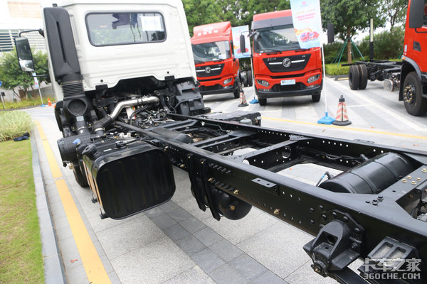 东康230加持 颜值配置皆在线 这款东风天锦KR你爱了吗