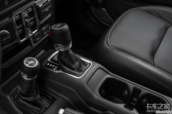 �������˾���̫��Jeep�Ƕ�ʿƤ������