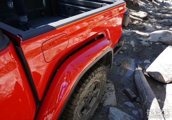 �������˾���̫��Jeep�Ƕ�ʿƤ������