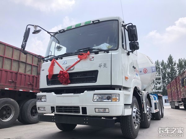 罐体容积7.5方，能拉18.5吨，实拍华菱星马轻量化搅拌车