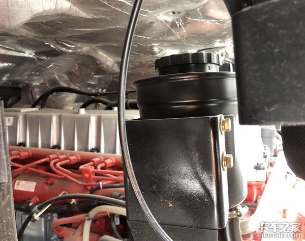 罐体容积7.5方，能拉18.5吨，实拍华菱星马轻量化搅拌车