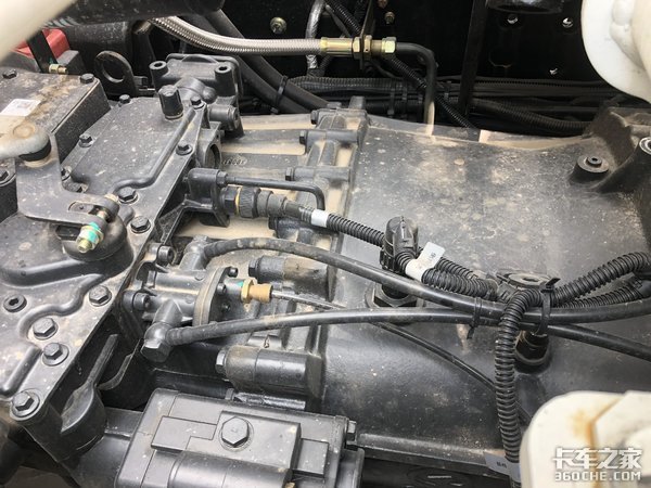 罐体容积7.5方，能拉18.5吨，实拍华菱星马轻量化搅拌车