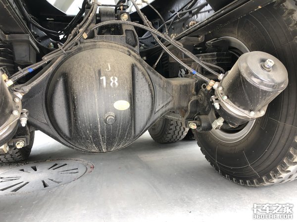 罐体容积7.5方，能拉18.5吨，实拍华菱星马轻量化搅拌车