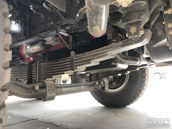 罐体容积7.5方，能拉18.5吨，实拍华菱星马轻量化搅拌车