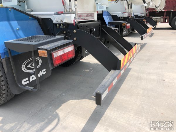 罐体容积7.5方，能拉18.5吨，实拍华菱星马轻量化搅拌车