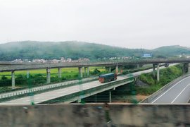 海南:受台风“红霞”影响 琼州海峡9月17日15时起全线停航