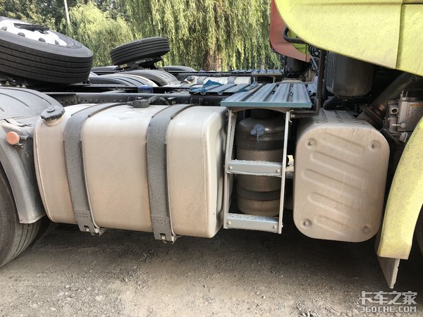 高端旗舰车该有啥配置?解放J7给你答案
