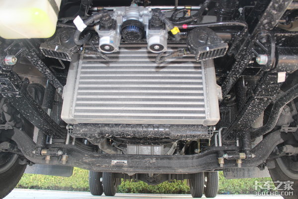 想买国六轻卡?时代领航6了解一下 主驾还带减震座椅