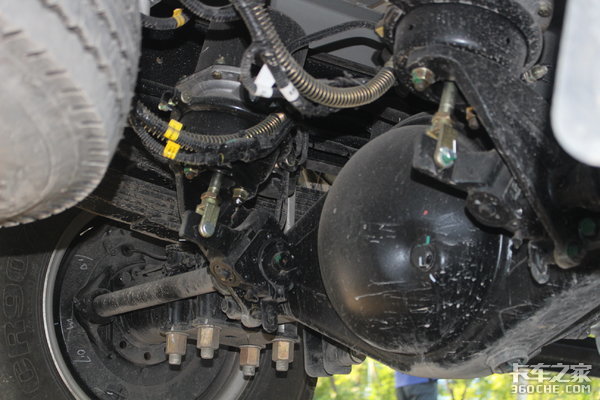 想买国六轻卡?时代领航6了解一下 主驾还带减震座椅