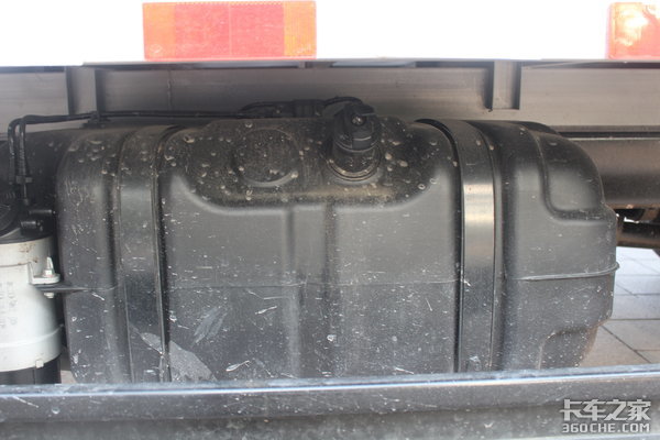 想买国六轻卡?时代领航6了解一下 主驾还带减震座椅