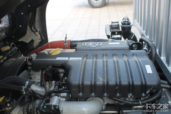 想买国六轻卡?时代领航6了解一下 主驾还带减震座椅