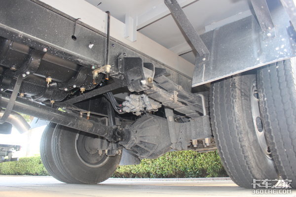 想买国六轻卡?时代领航6了解一下 主驾还带减震座椅