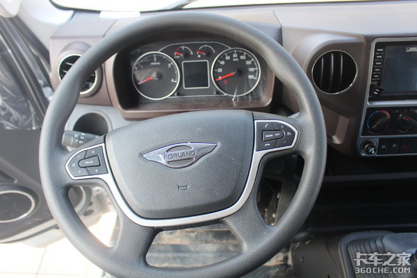 想买国六轻卡?时代领航6了解一下 主驾还带减震座椅